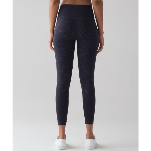 Lululemon Free To Flow 7/8 Tight in Midnight Navy/White - Picture 2 of 10
